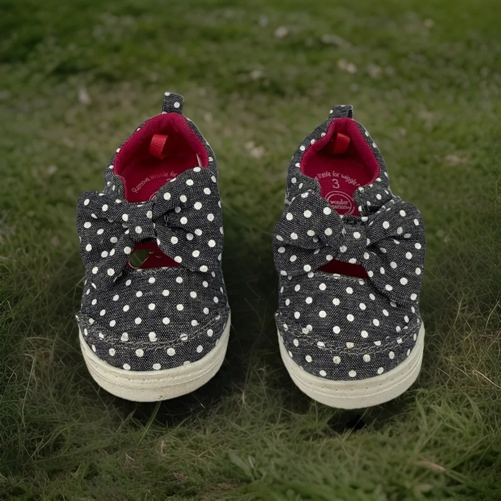 Girls Toddlers Size 3 Tennis Shoe By Wonder Nation Blue &‎ White Polka Dot Bow